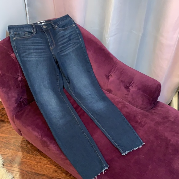 SOFIA VERGARA SKINNY RAW ANKLE DARK WASH JEAN SIZE 8 SOFT & STRETCHY - Picture 2 of 6